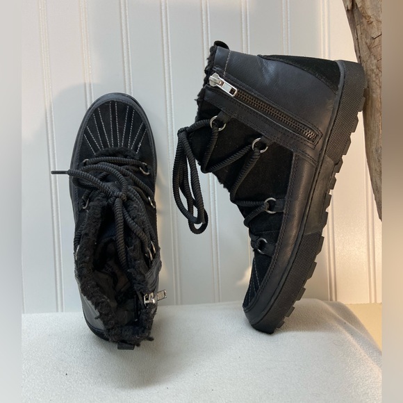 American Eagle Outfitters Shoes - Black Leather Suede Lace Up Zip Boots Ankle Combat Snow Tread AE 9 High Tops